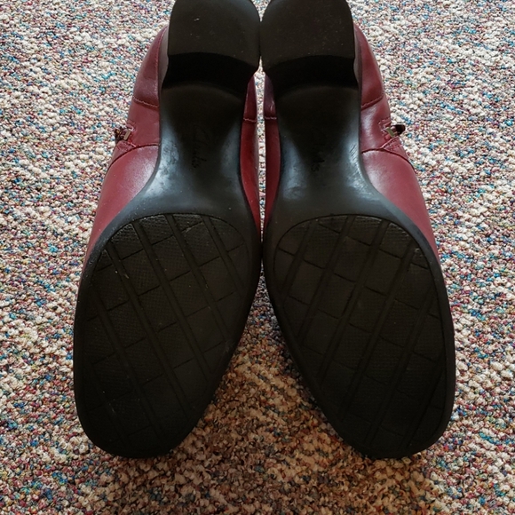 *3 for $25*  Clarks Women's Leather Ankle Booties - Size 7.5 - Picture 3 of 7